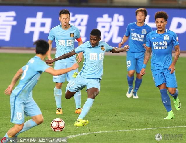 女教师在教室光着被调教