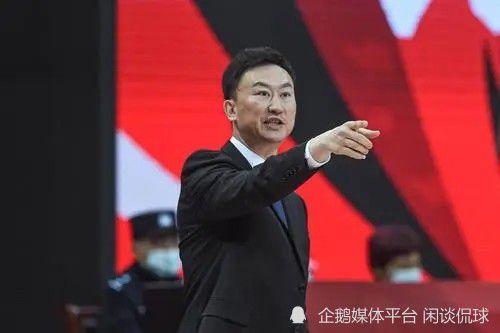 美女露尿口网站